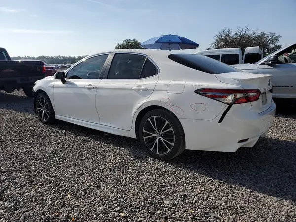 4T1B11HK9JU629229 2018 TOYOTA CAMRY - Image 2