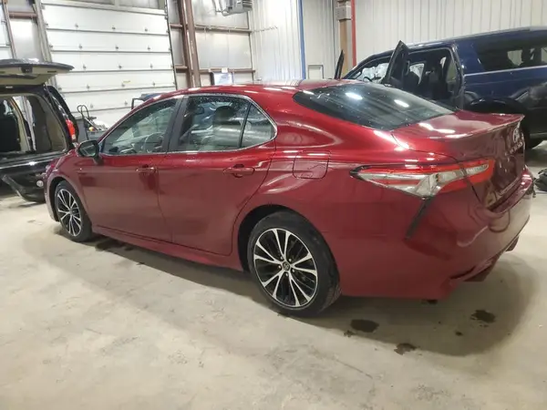 4T1B11HK9JU631269 2018 TOYOTA CAMRY - Image 2