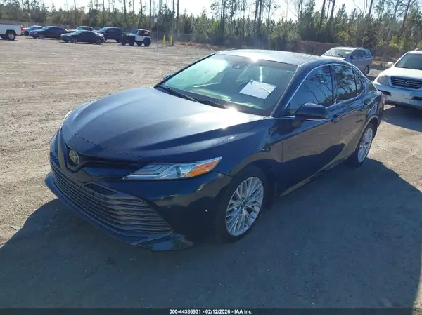 4T1B11HK9JU631403 2018 TOYOTA CAMRY - Image 2
