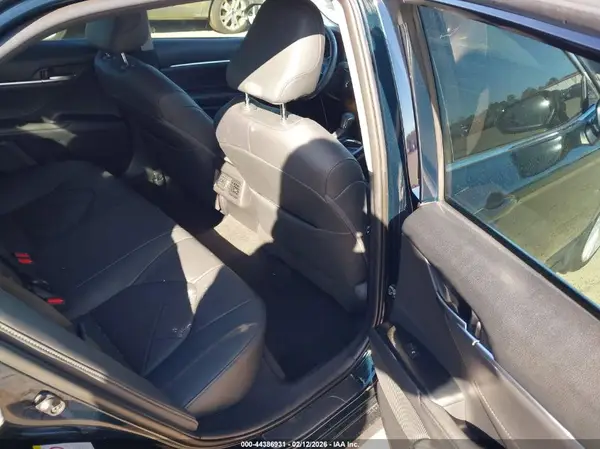 4T1B11HK9JU631403 2018 TOYOTA CAMRY - Image 8