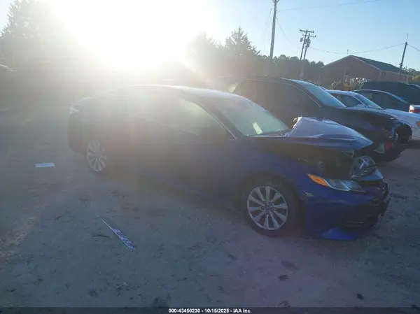 4T1B11HK9JU632115 2018 TOYOTA CAMRY - Image 1