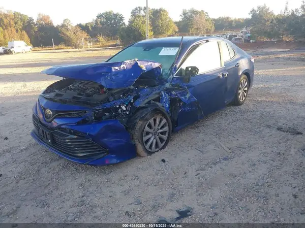 4T1B11HK9JU632115 2018 TOYOTA CAMRY - Image 2