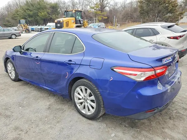 4T1B11HK9JU632762 2018 TOYOTA CAMRY - Image 2