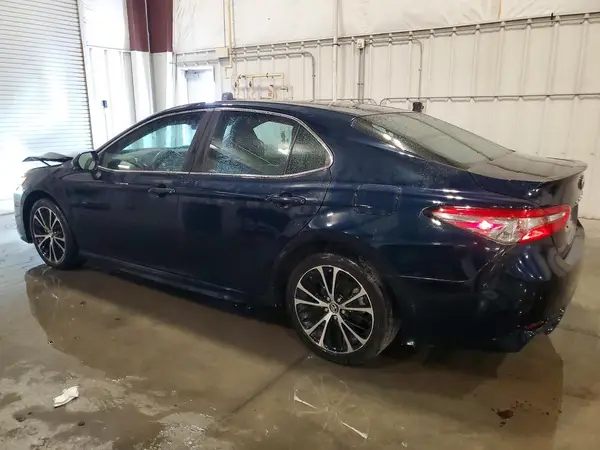4T1B11HK9JU633216 2018 TOYOTA CAMRY - Image 2