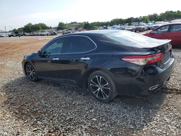 4T1B11HK9JU633247 2018 TOYOTA CAMRY - Image 2