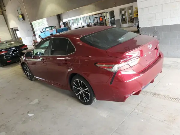 4T1B11HK9JU633278 2018 TOYOTA CAMRY - Image 2