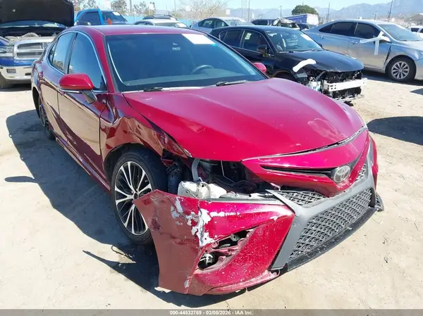 4T1B11HK9JU633359 2018 TOYOTA CAMRY - Image 1