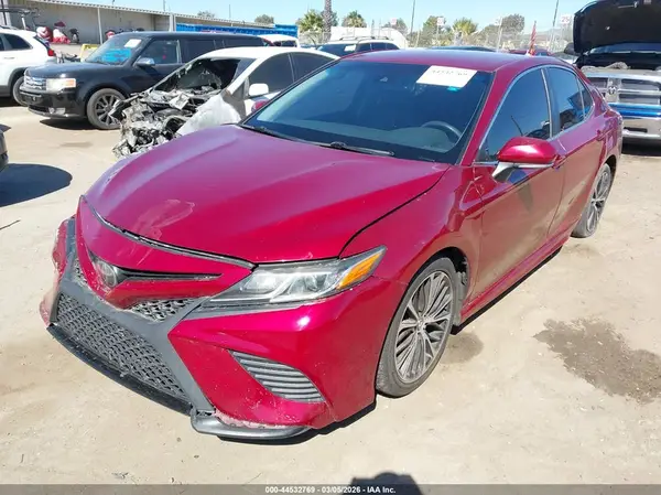 4T1B11HK9JU633359 2018 TOYOTA CAMRY - Image 2