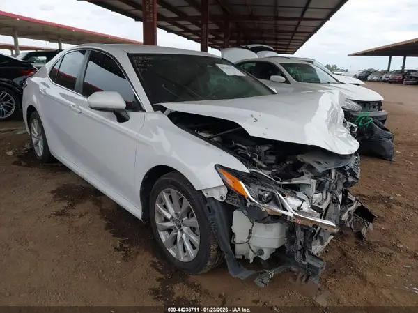 4T1B11HK9JU634091 2018 TOYOTA CAMRY - Image 1