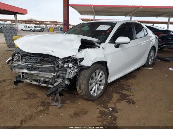 4T1B11HK9JU634091 2018 TOYOTA CAMRY - Image 2