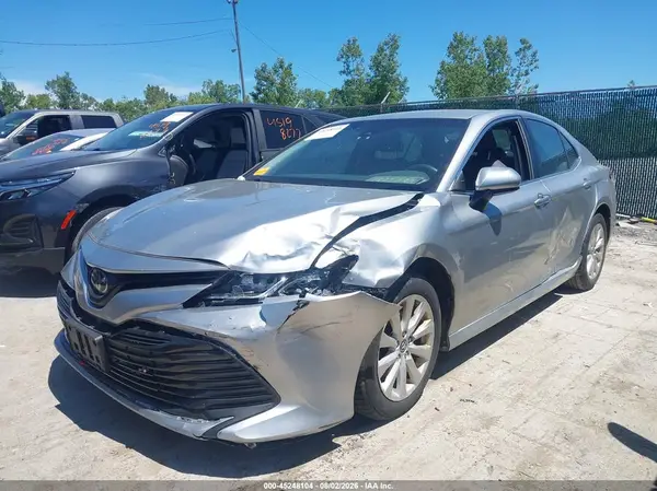 4T1B11HK9JU634530 2018 TOYOTA CAMRY - Image 2
