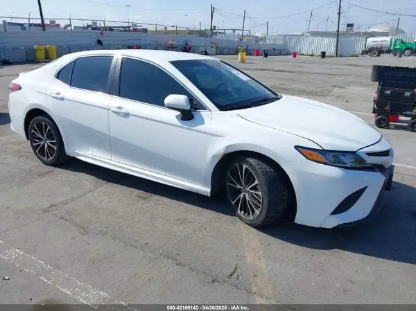 4T1B11HK9JU634608 2018 TOYOTA CAMRY - Image 1