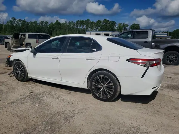 4T1B11HK9JU634947 2018 TOYOTA CAMRY - Image 2