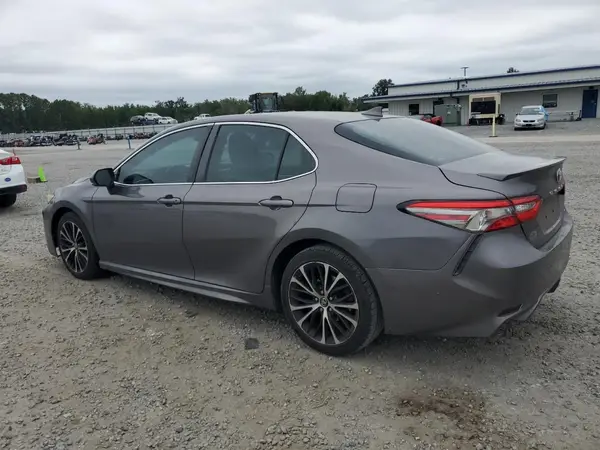 4T1B11HK9JU634978 2018 TOYOTA CAMRY - Image 2