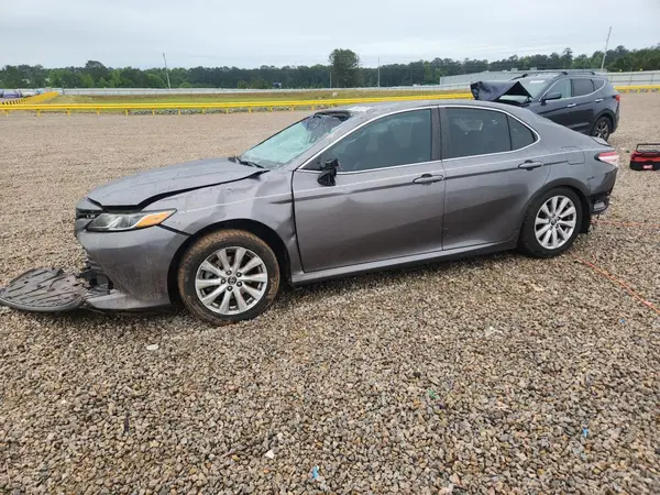 4T1B11HK9JU635032 2018 TOYOTA CAMRY - Image 1