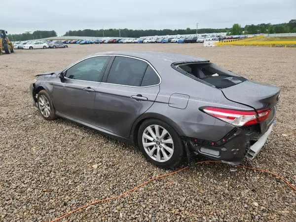 4T1B11HK9JU635032 2018 TOYOTA CAMRY - Image 2