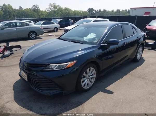 4T1B11HK9JU635192 2018 TOYOTA CAMRY - Image 2