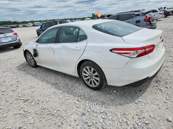 4T1B11HK9JU635287 2018 TOYOTA CAMRY - Image 2