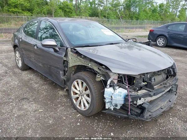 4T1B11HK9JU635581 2018 TOYOTA CAMRY - Image 1