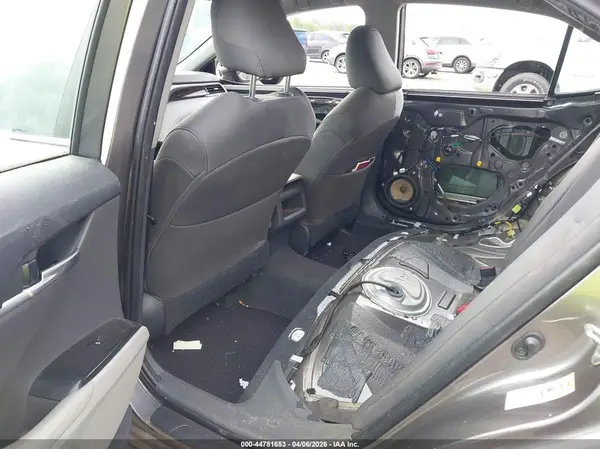 4T1B11HK9JU635581 2018 TOYOTA CAMRY - Image 8