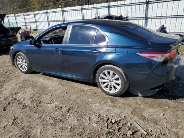 4T1B11HK9JU635645 2018 TOYOTA CAMRY - Image 2