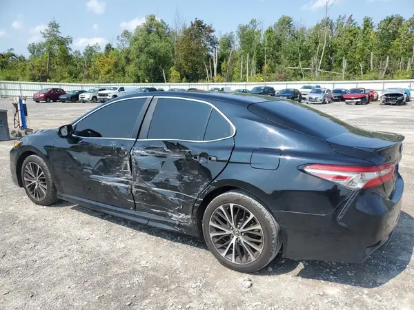 4T1B11HK9JU635807 2018 TOYOTA CAMRY - Image 2