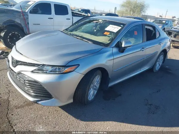 4T1B11HK9JU636049 2018 TOYOTA CAMRY - Image 2