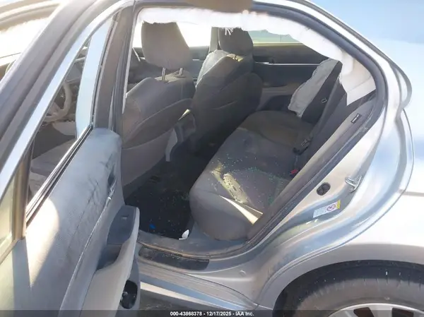 4T1B11HK9JU636049 2018 TOYOTA CAMRY - Image 8