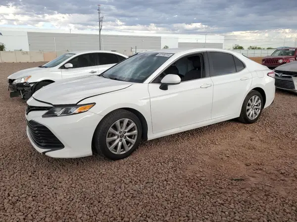 4T1B11HK9JU637055 2018 TOYOTA CAMRY - Image 1