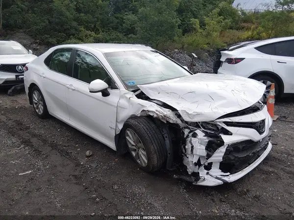4T1B11HK9JU637105 2018 TOYOTA CAMRY - Image 1