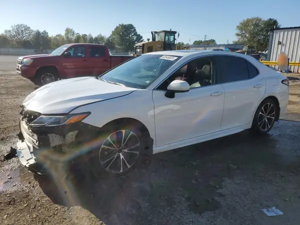 4T1B11HK9JU638237 2018 TOYOTA CAMRY - Image 1