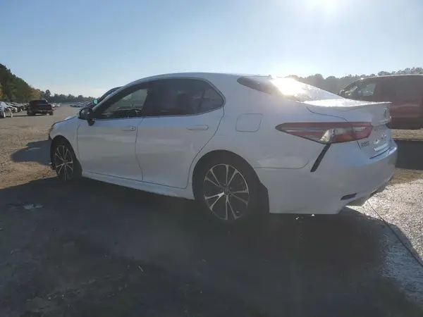 4T1B11HK9JU638237 2018 TOYOTA CAMRY - Image 2