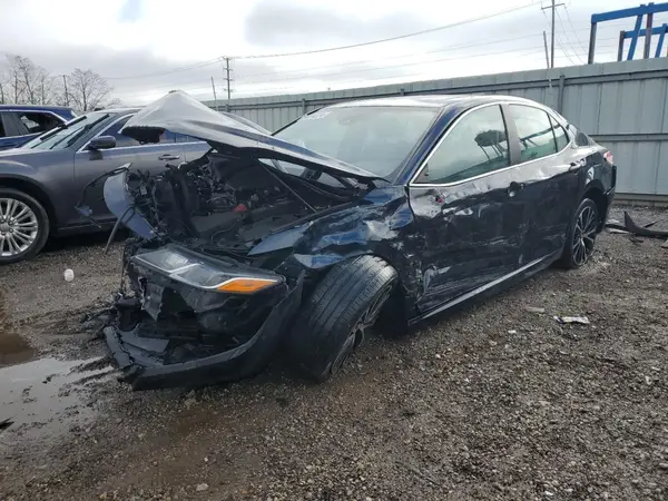 4T1B11HK9JU638749 2018 TOYOTA CAMRY - Image 1