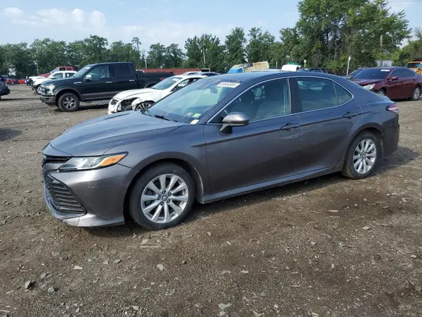 4T1B11HK9JU639338 2018 TOYOTA CAMRY - Image 1