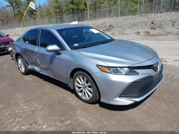 4T1B11HK9JU639341 2018 TOYOTA CAMRY - Image 1