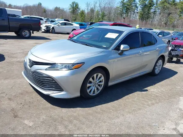 4T1B11HK9JU639341 2018 TOYOTA CAMRY - Image 2