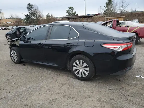 4T1B11HK9JU639811 2018 TOYOTA CAMRY - Image 2
