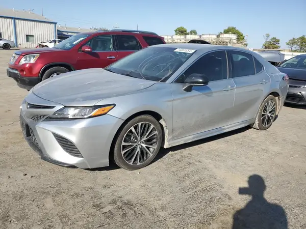 4T1B11HK9JU641820 2018 TOYOTA CAMRY - Image 1