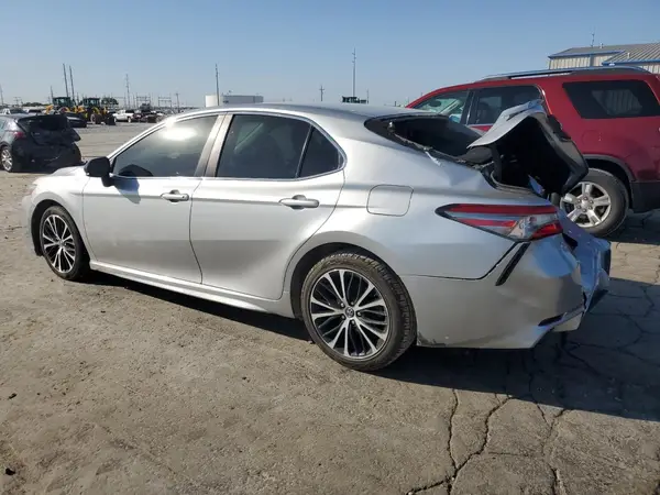 4T1B11HK9JU641820 2018 TOYOTA CAMRY - Image 2