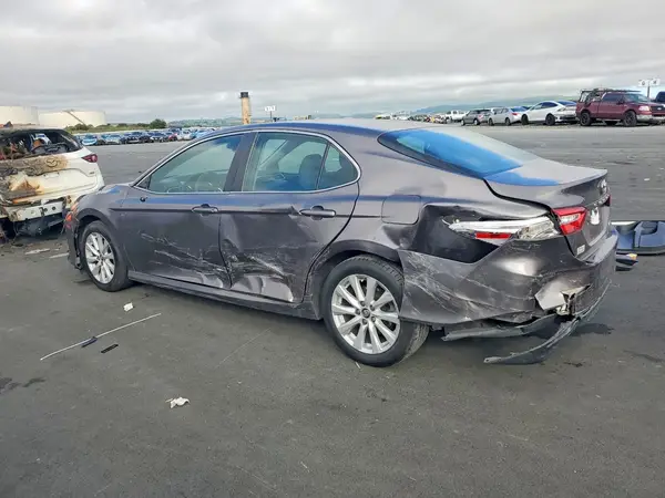 4T1B11HK9JU642806 2018 TOYOTA CAMRY - Image 2