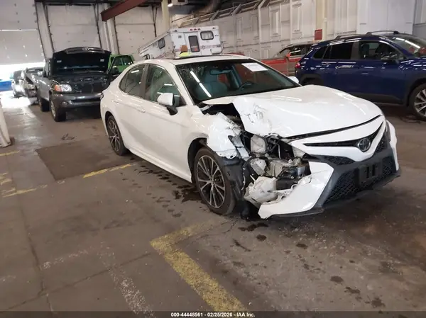 4T1B11HK9JU645947 2018 TOYOTA CAMRY - Image 1