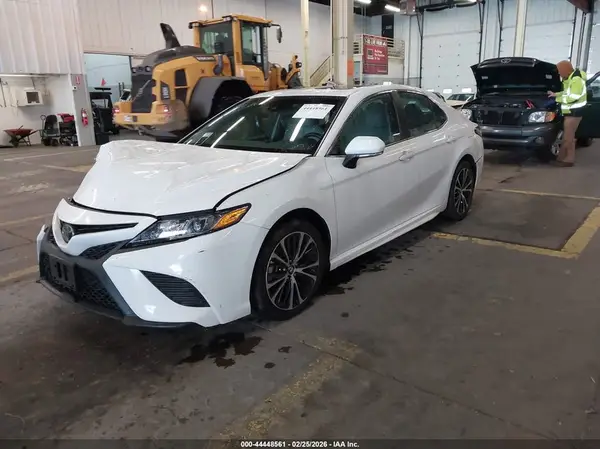 4T1B11HK9JU645947 2018 TOYOTA CAMRY - Image 2