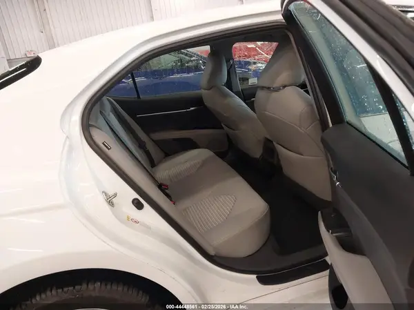 4T1B11HK9JU645947 2018 TOYOTA CAMRY - Image 8