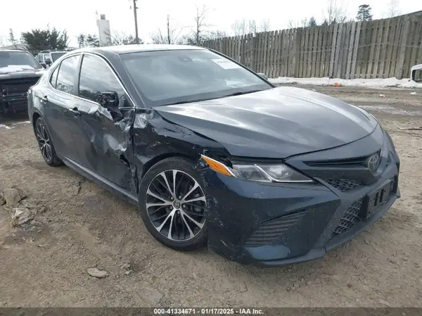 4T1B11HK9JU647388 2018 TOYOTA CAMRY - Image 1