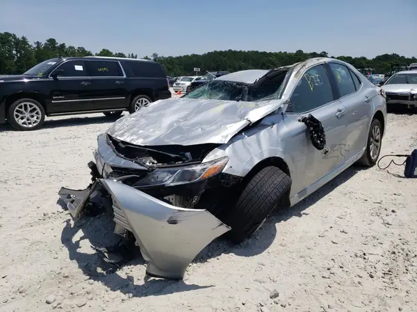 4T1B11HK9JU647410 2018 TOYOTA CAMRY - Image 2