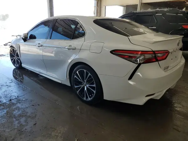 4T1B11HK9JU649786 2018 TOYOTA CAMRY - Image 2