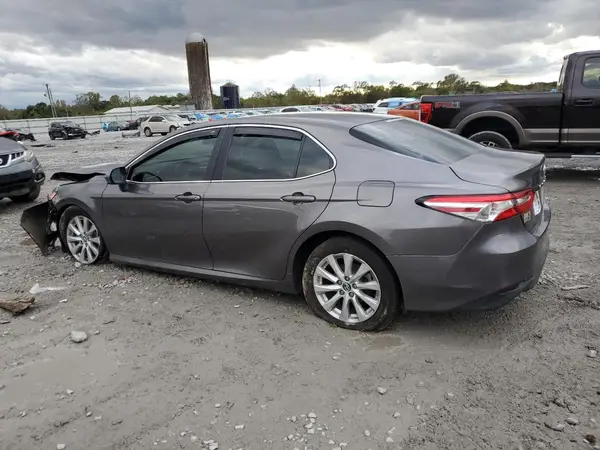 4T1B11HK9JU650355 2018 TOYOTA CAMRY - Image 2