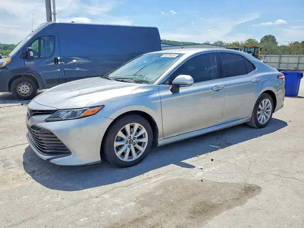 4T1B11HK9JU650923 2018 TOYOTA CAMRY - Image 1