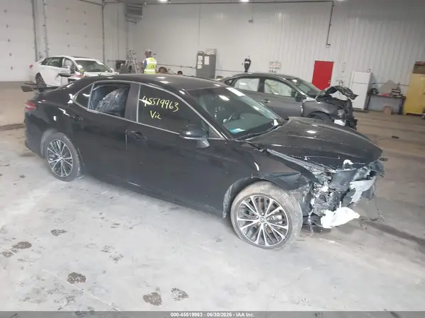 4T1B11HK9JU651229 2018 TOYOTA CAMRY - Image 1
