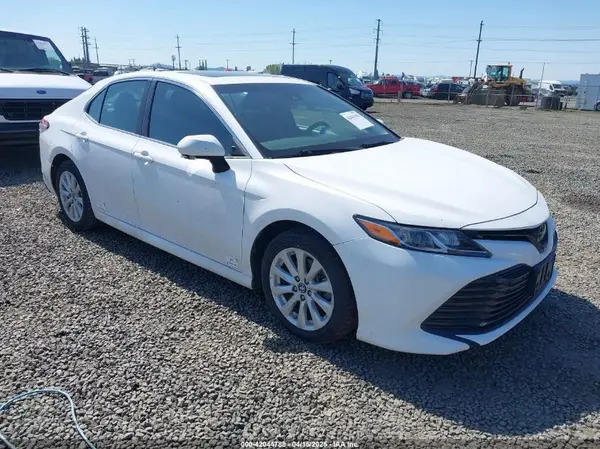 4T1B11HK9JU651943 2018 TOYOTA CAMRY - Image 1